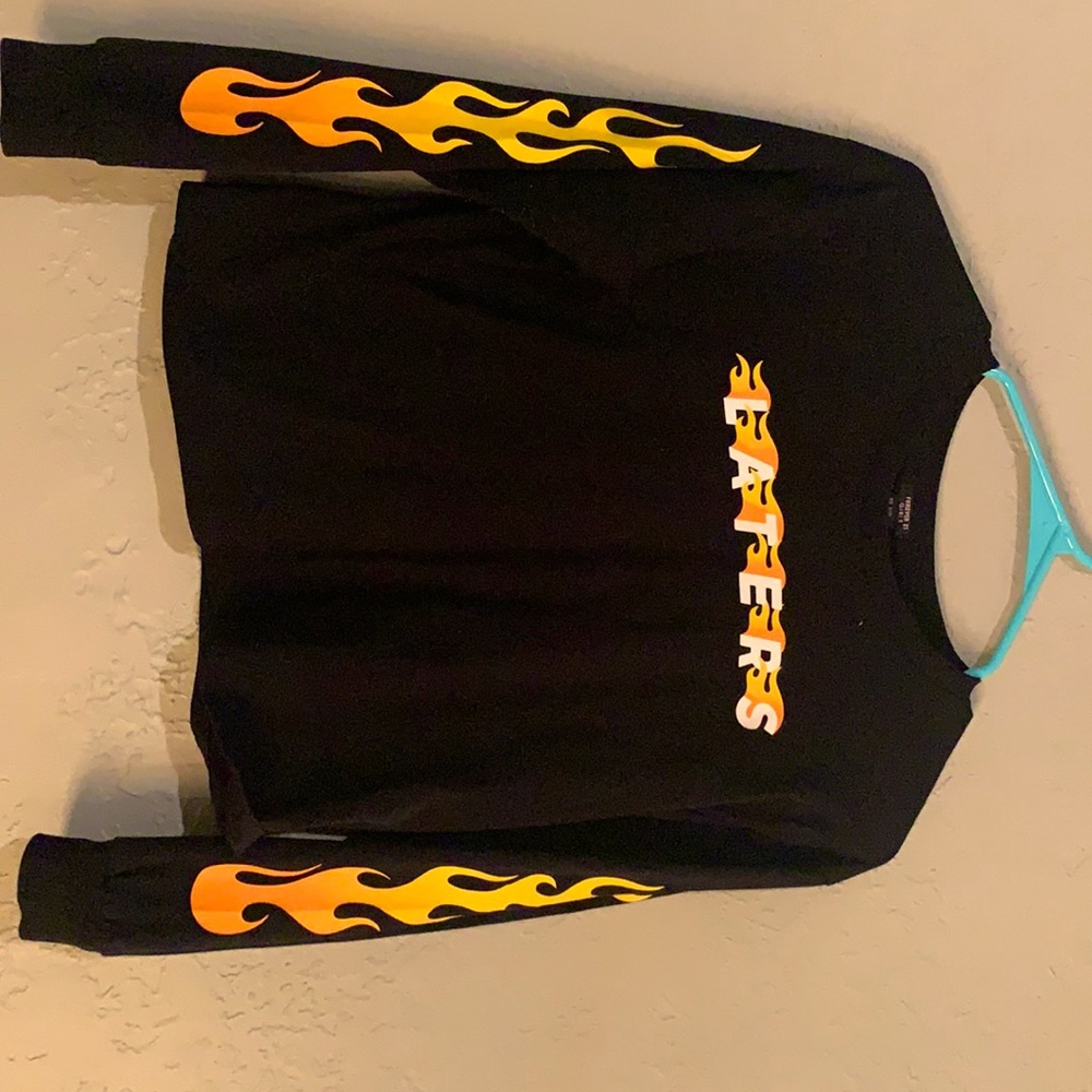 A forever 21 girls long sleeve tee shirt